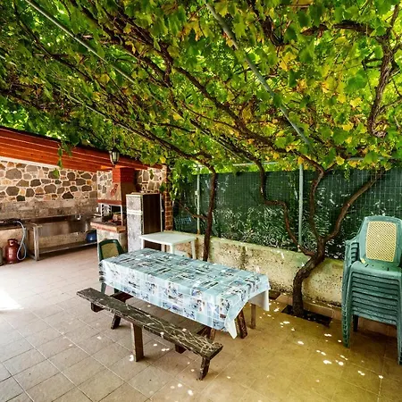 Stefanidis Platani Aparthotel