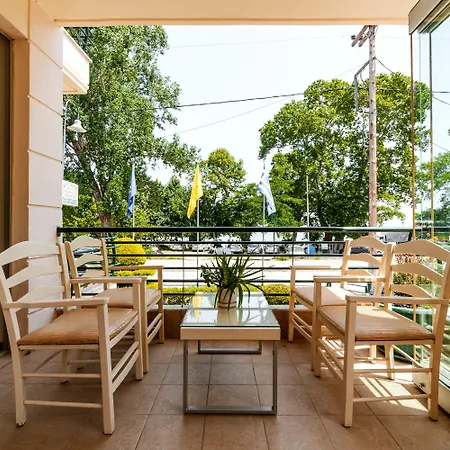 Ξενοδοχείο με διαμερίσματα Stefanidis Platani 3*