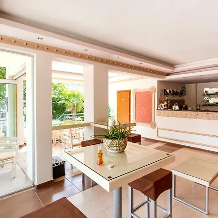 Apartmanhotel Stefanidis Platani 3*