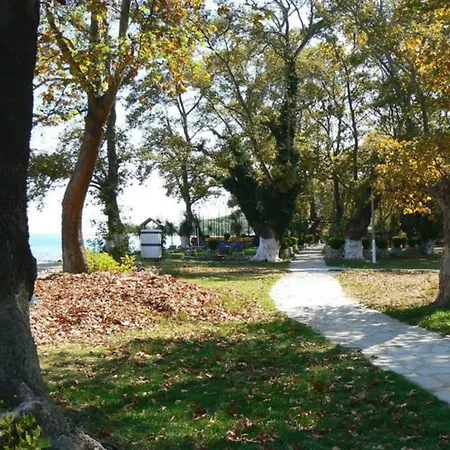 Stefanidis Platani Ξενοδοχείο με διαμερίσματα Σταυρός