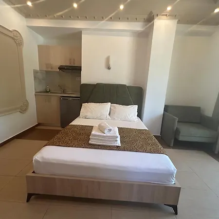 Aparthotel Stefanidis Platani 3*