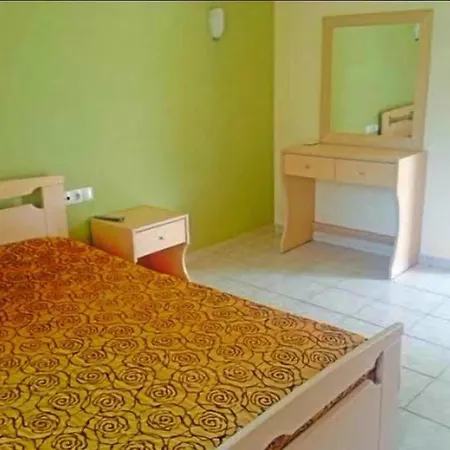 Aparthotel Stefanidis Platani 3*
