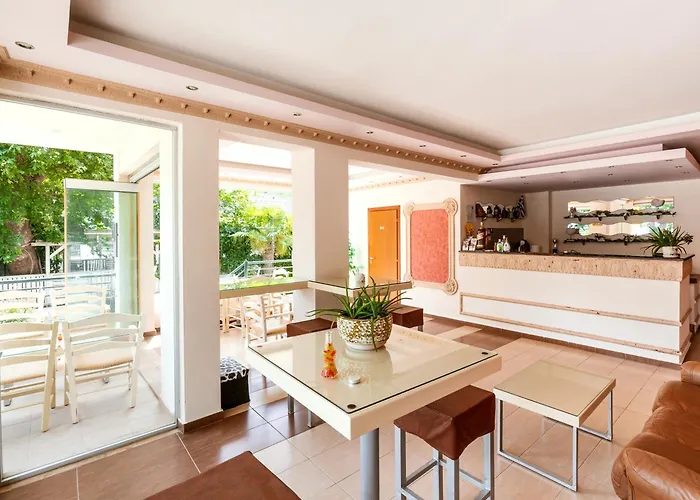 Apartmanhotel Stefanidis Platani 3*